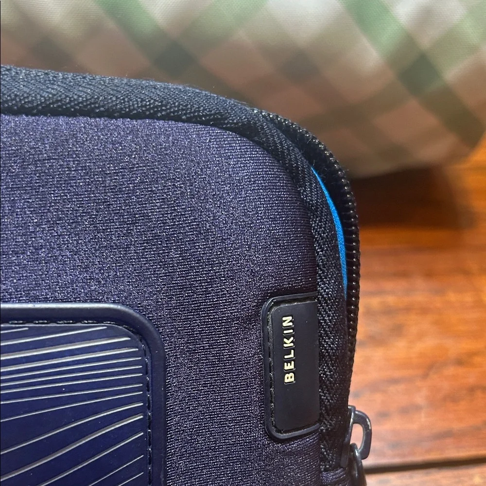 💥 2/$10 Belkin Navy Electronic Device Protective Sleeve